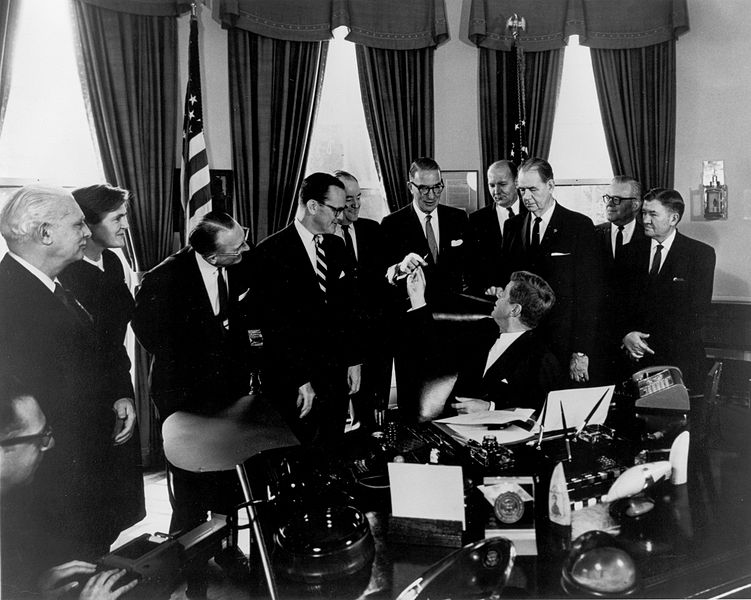 Presidential-signing-751x600.jpg Presidential-signing-751x600.jpg