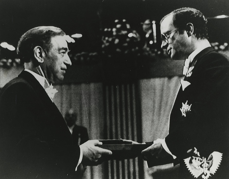 Cohen-award-890x696.jpg Cohen-award-890x696.jpg