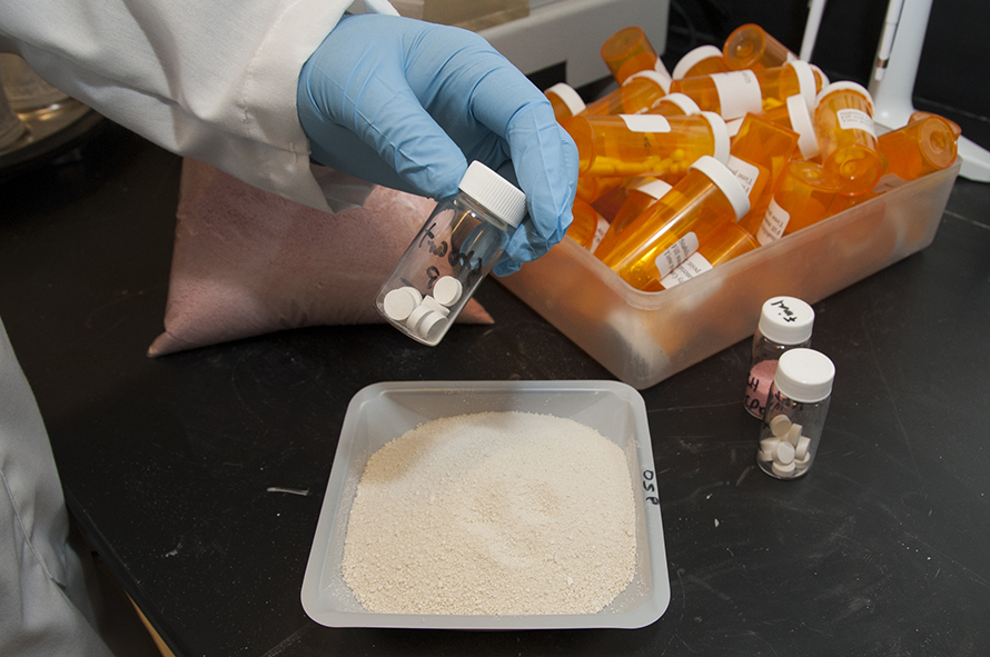 Pills-890x591.jpg Pills-890x591.jpg