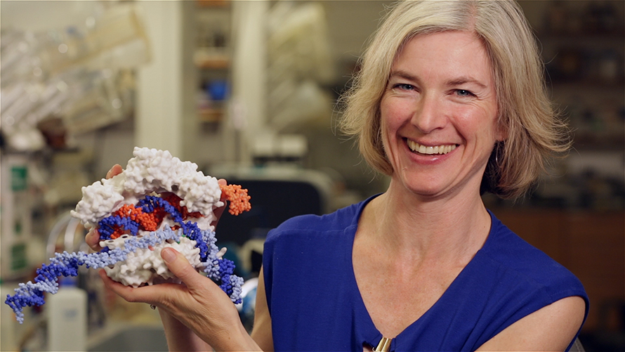 Doudna-with-CRISPR-HQ-890x501.jpg Doudna-with-CRISPR-HQ-890x501.jpg