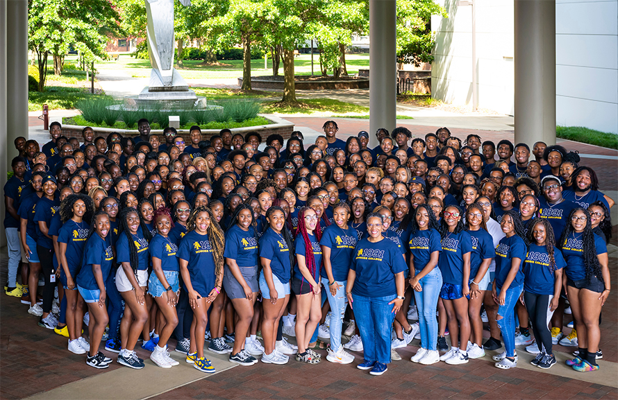 As director of the University Honors Program at North Carolina Agricultural & Technical State University, Kanipes almost doubled the number of honors students within five years. In 2022, she became the first dean of the school’s inaugural Honors College.