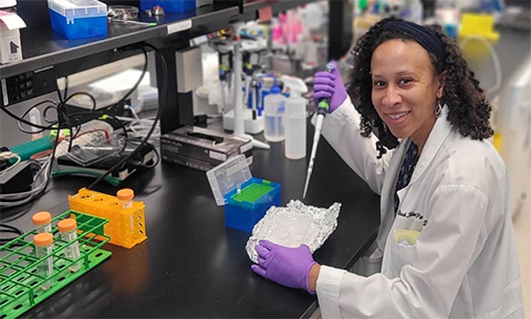 As a postdoc at the National Heart, Lung and Blood Institute, Aleah Roberts studies the endocyto­sis of the B cell receptor into B cells.
